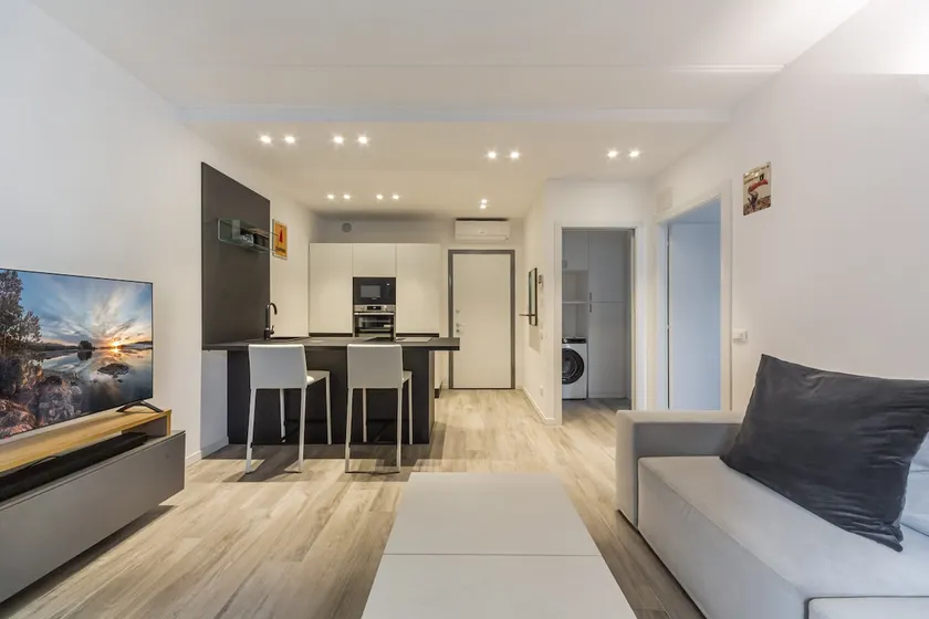 GuestHost - Comfy APT with Private Parking & Balcony - Image 1