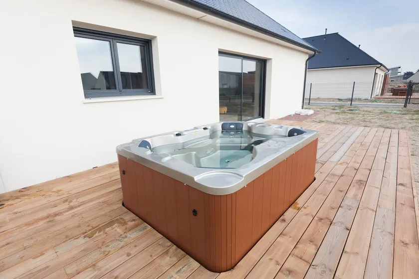 Jacuzzi House 50 m from the beach - Image 1