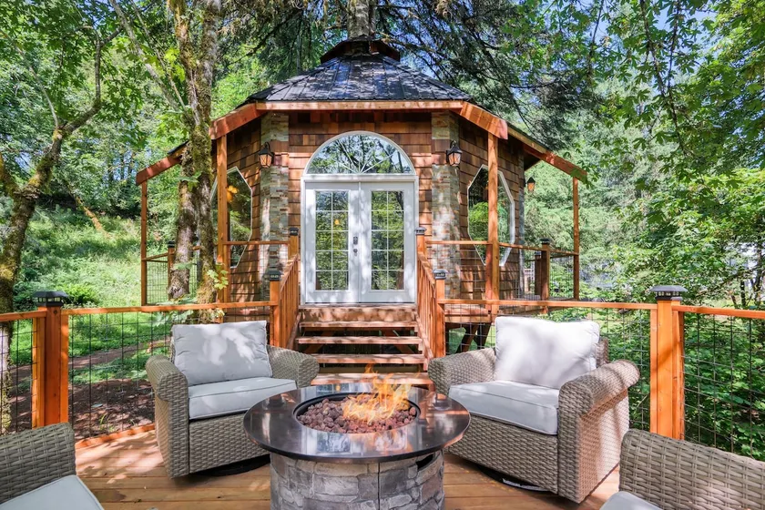 Oregon Treehouse Getaway! - Image 1
