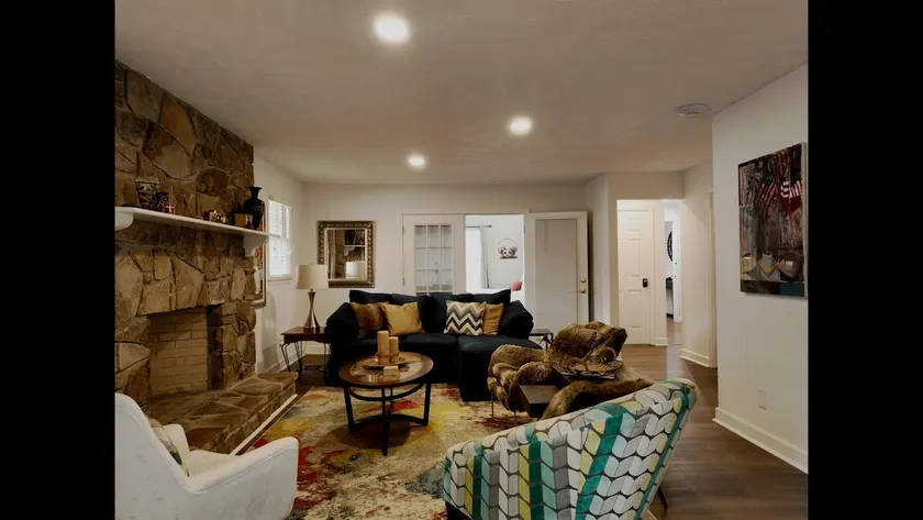 Ranch Style Apartment - Image 1