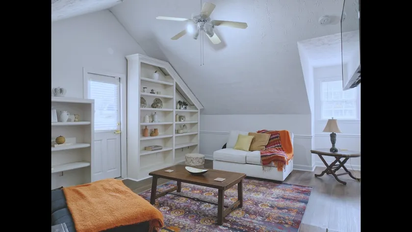 Beautiful Attic in Downtown - Image 1