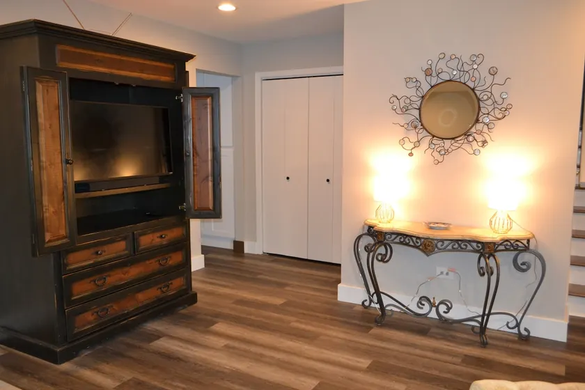 Apartment in Clarendon Hills. - Image 1