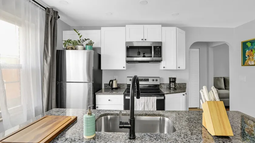 Luxury Apartment In Lakewood - Image 1