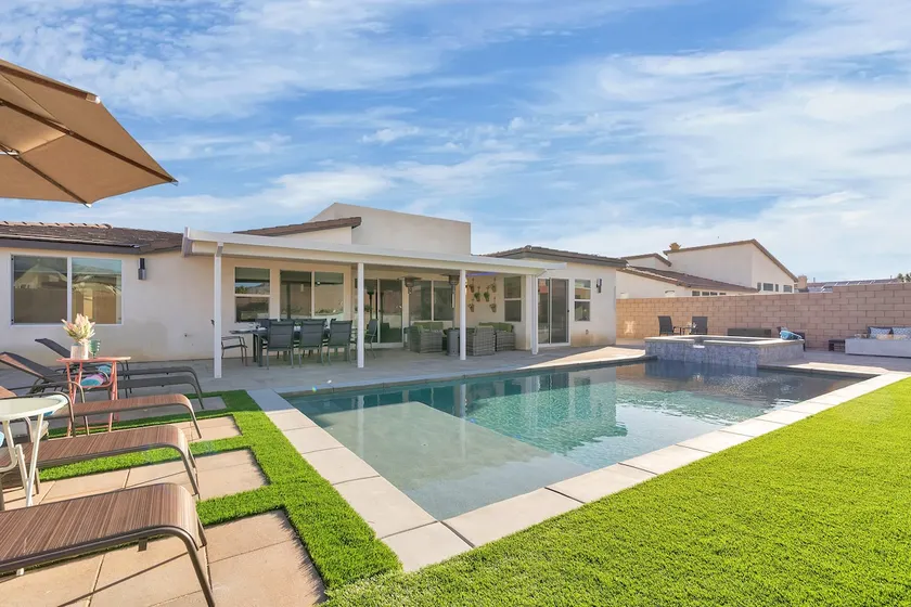 Summer specials! Pool+spa+gameroom+putting green - Image 1