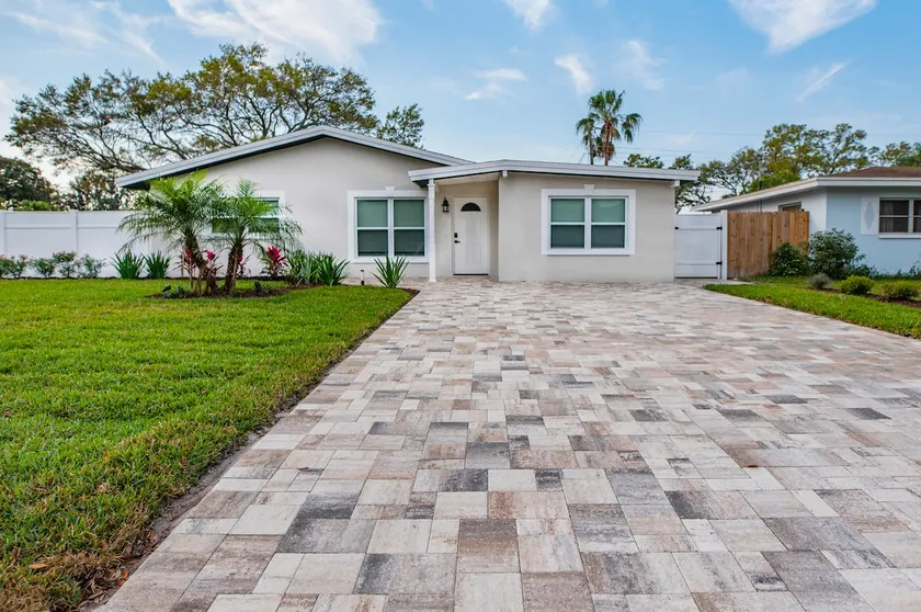 Stylish home away from home. - Image 1
