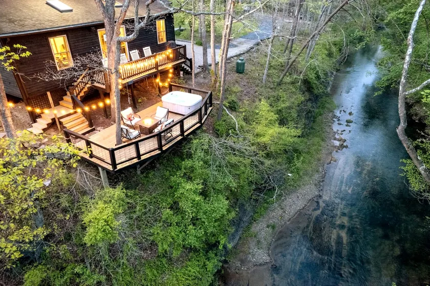 River Cabin with Hot Tub, Fire Pit, Blue Ridge - Image 1