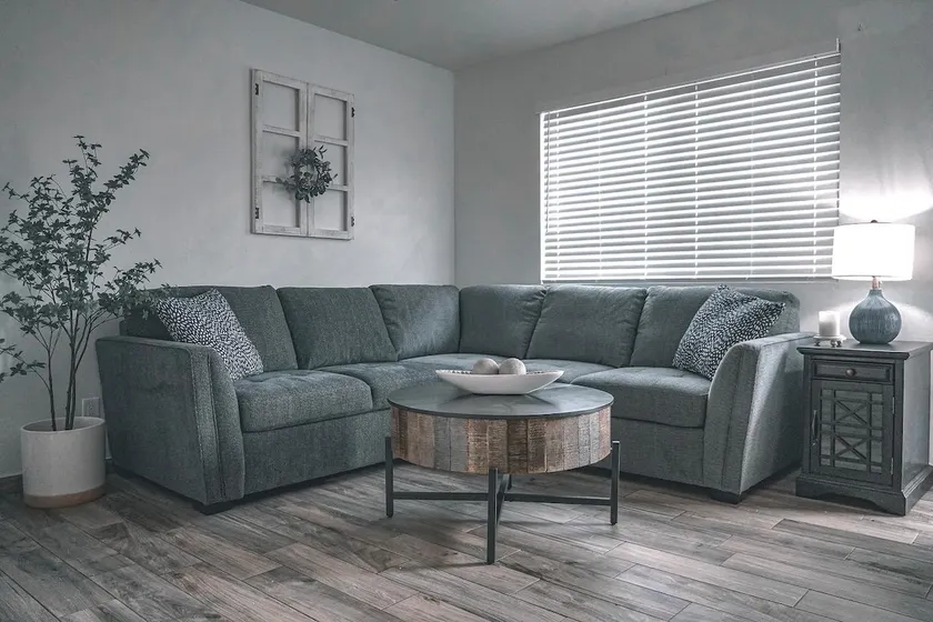 Luxury 3 Bed 2 Bath Beautiful Home - Image 1
