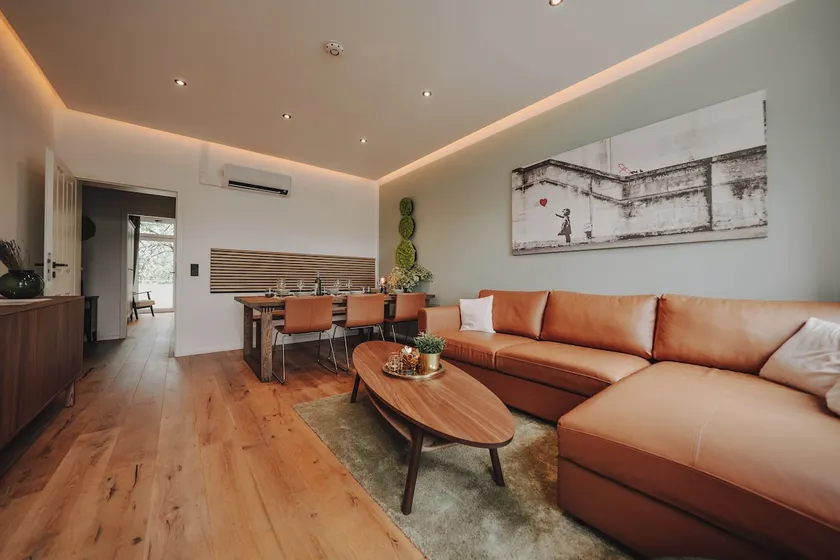 Edler Wohnraum: 2-BR Apartment A/C Lift Balcony - Image 1