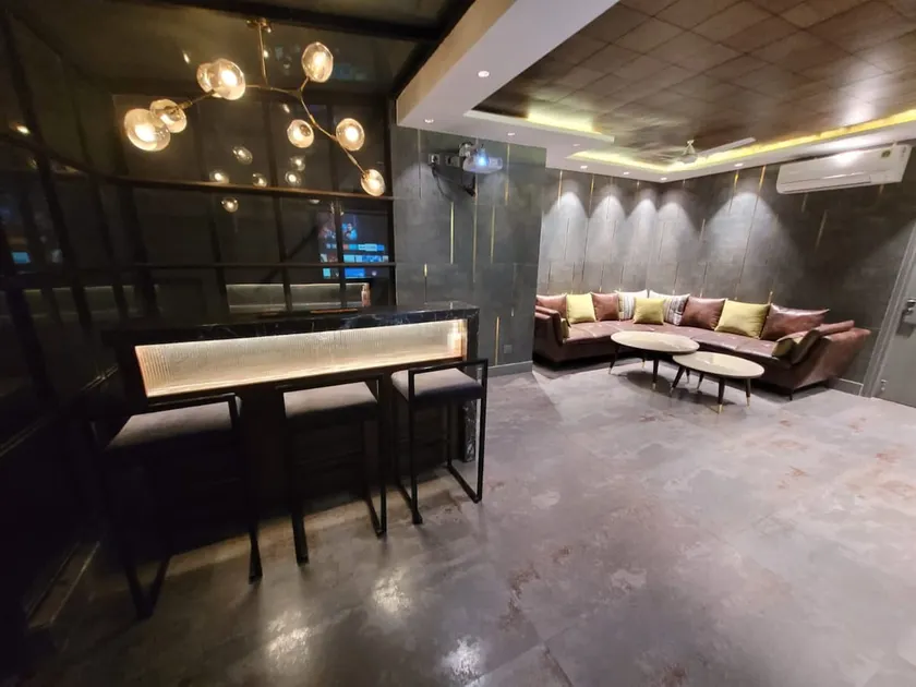Exclusive & Private Penthouse with Terrace Garden - Image 1