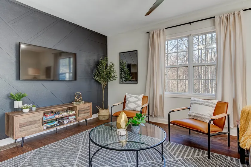 Boho Mod | 10 Mins to AVL Office & High Speed Wifi - Image 1