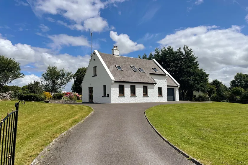 Garracloon Cottage - Image 1