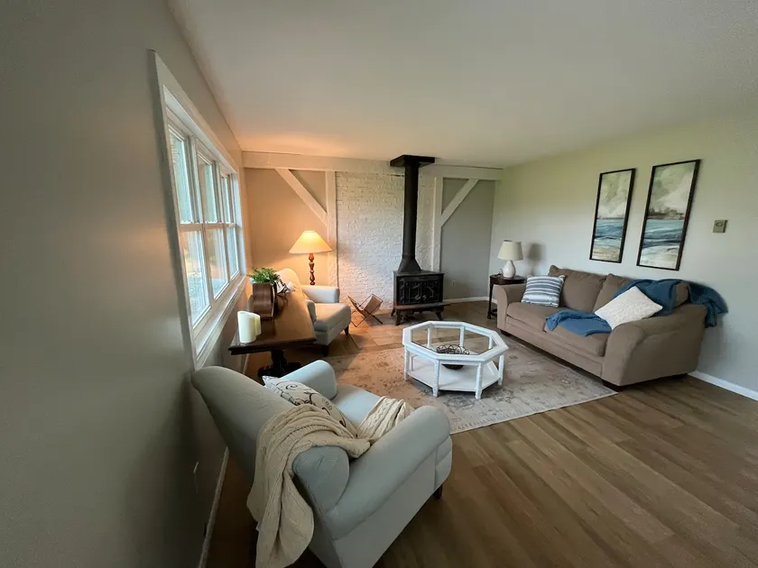 Avon - 4 Bedroom Remodeled Home on Private 1 ACRE - Image 1