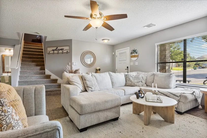 Lg 3 bedroom home with game rm - Image 1