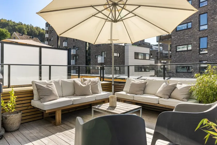 Private roof terrace close to city center - Image 1