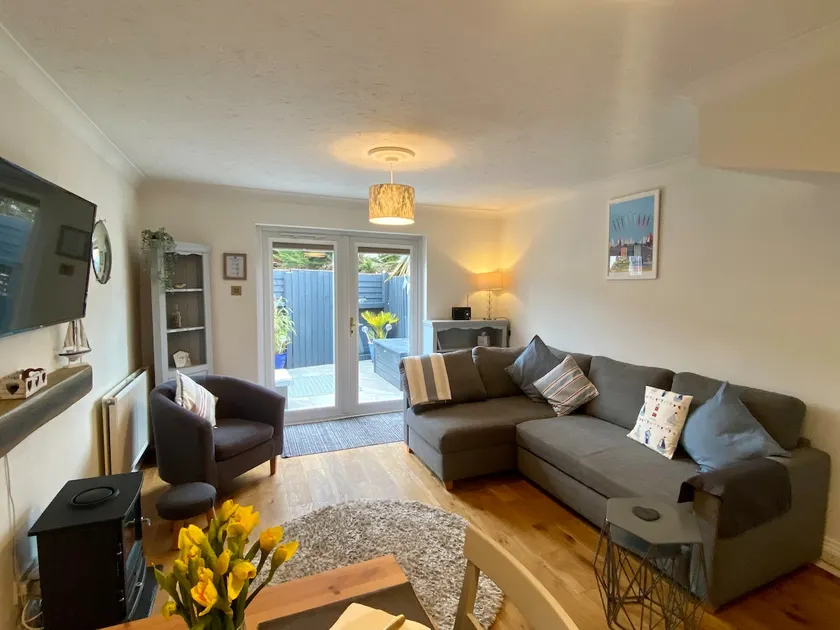 Homely Seaside Stay in Babbacombe - Image 1