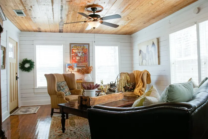 Rusty Rose Farmhouse on 1/2 acre Near Tarleton - Image 1
