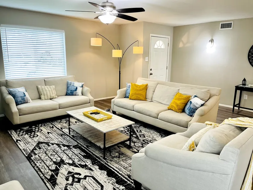 Modern and Stylish updated home - Image 1