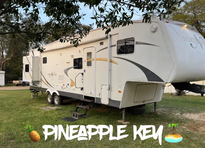 Pineapple Key RV-30 miles to beach, FAST wifi! - Image 1