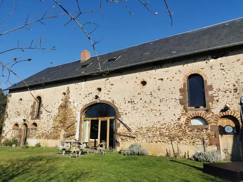 Atypical country house - Image 1