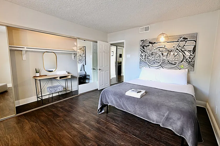 Central Dallas Flat | Arboretum Pass Included - Image 1