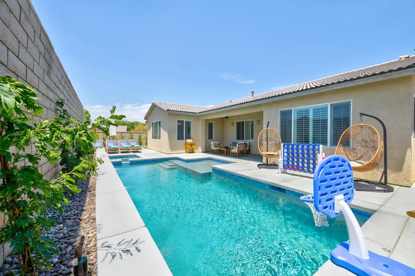 Spacious|Sleeps8|SaltWaterPool&Spa|GameRoom - Image 1