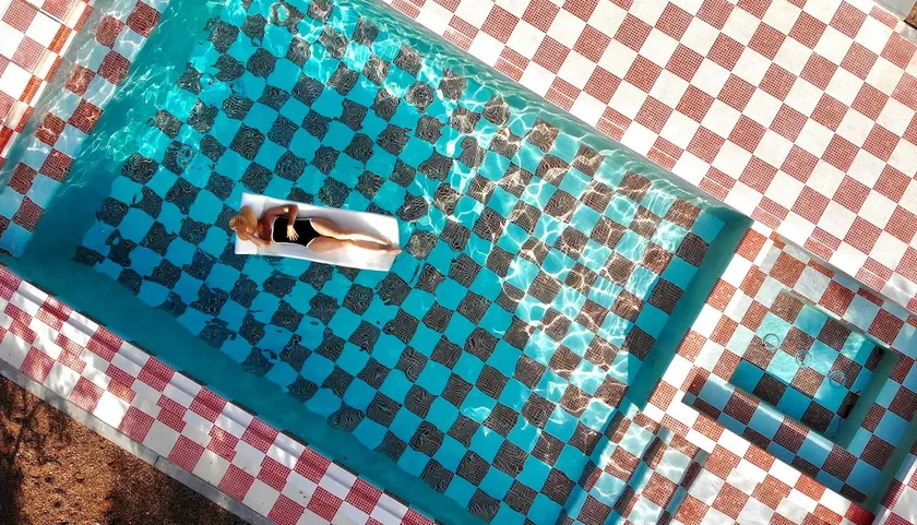 Stay Wyld Desert, Checkered Pool & Hot Tub - Image 1