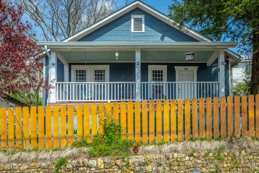 The Blue Bungalow of North Shore - Image 1