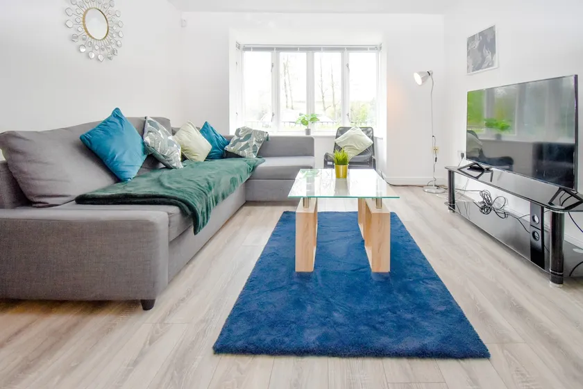 Spacious 5BR House 3 Bathrooms ideal for CONTRACTORS free PARKING - Image 1