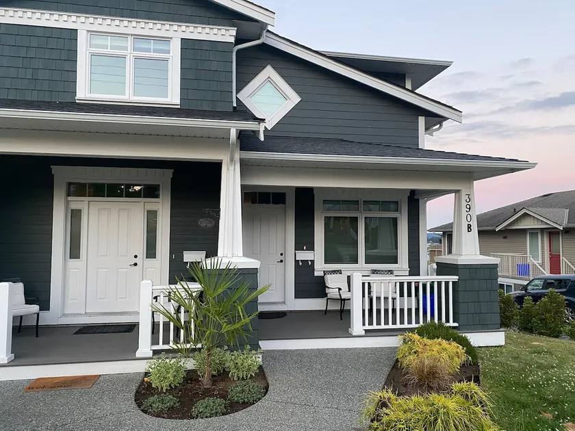 Serene Seaside Property! - Image 1