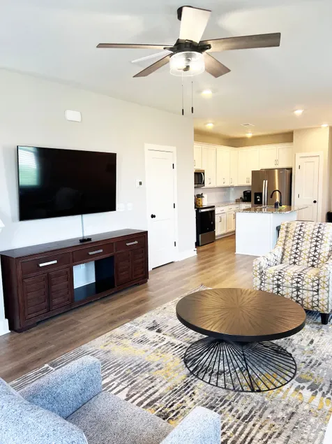 Family Friendly Townhome, Sleeps 8 - Image 1