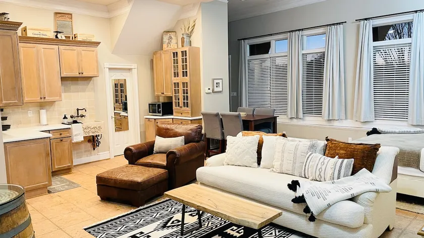 Guesthouse at The Farmstead - Image 1