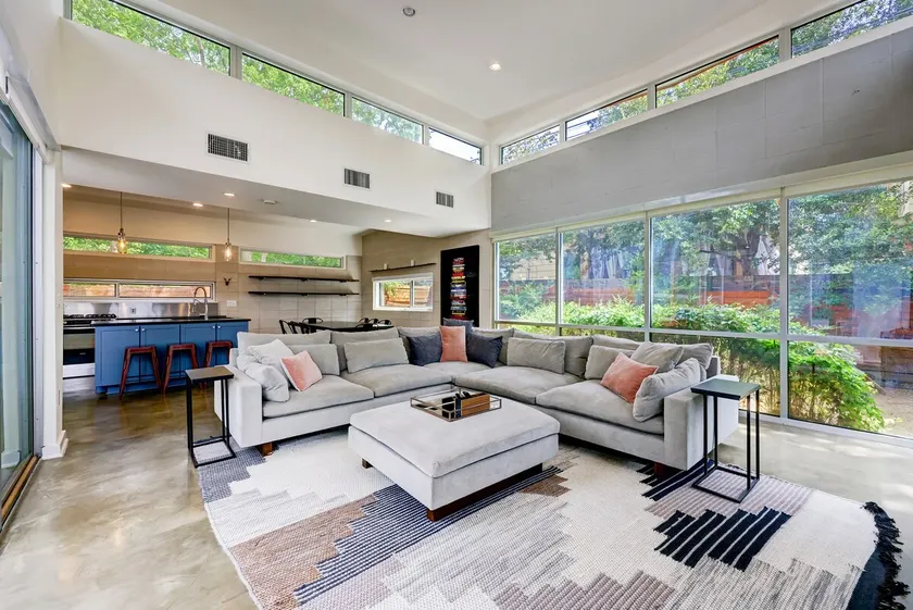 Modern Luxury 3/2 close to downtown - Image 1