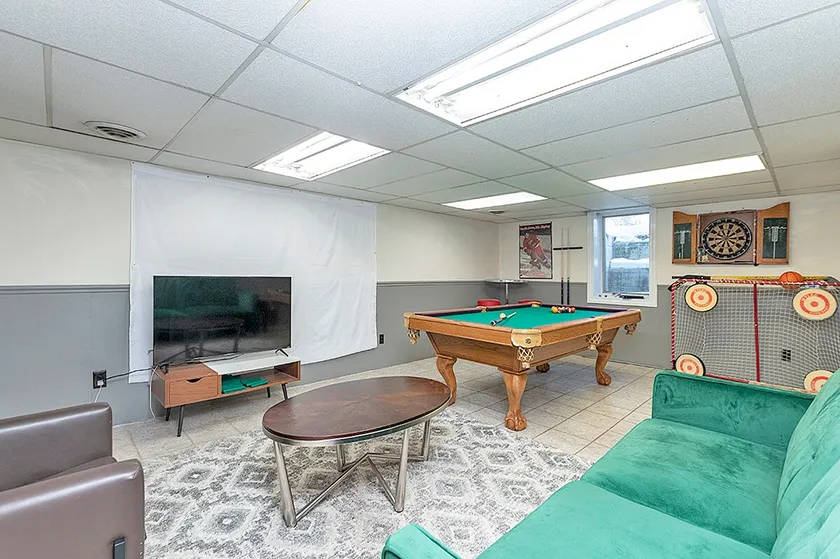 Pool Table, 5 Queen, Big Groups, 2min>MSU - Image 1