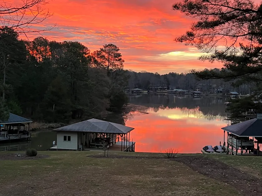Teddy’s Place Lakefront, Dock, Game Rm & fire pit - Image 1