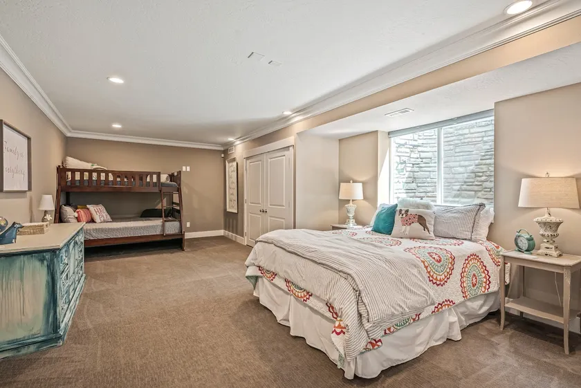 4BR Retreat Near Downtown | 2 Kitchens Sleeps 11 - Image 1