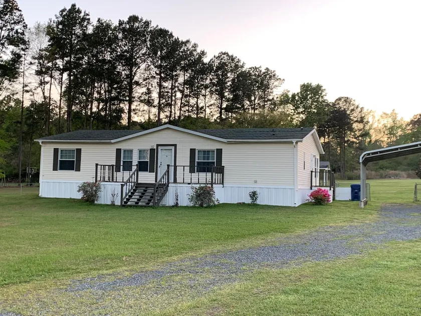 House Between the Lakes - Image 1