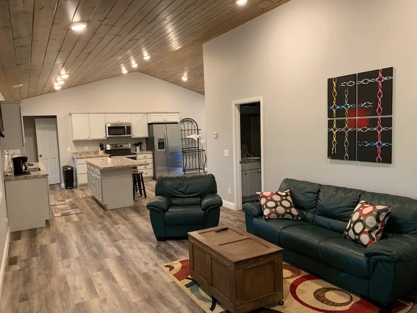 The Sansa Suite at Brants Apple Orchard - Image 1