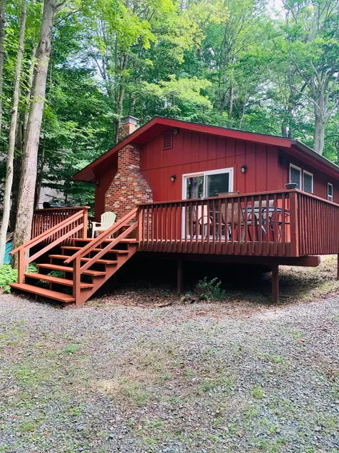 Steps from beach at Big Bass Lake - Image 1