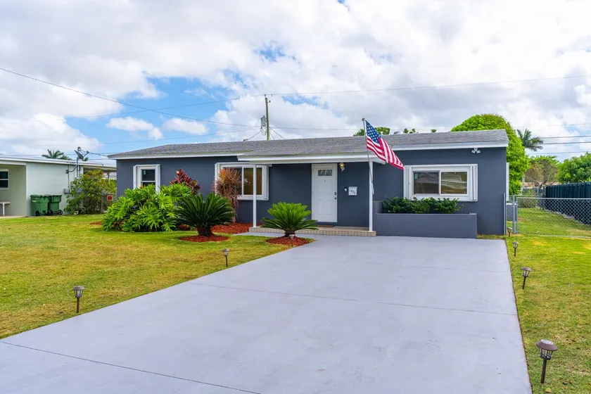 Centrally located Family-business Home - Image 1