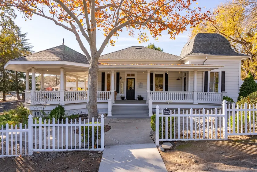 Templeton Guest House - historic gem next to park - Image 1