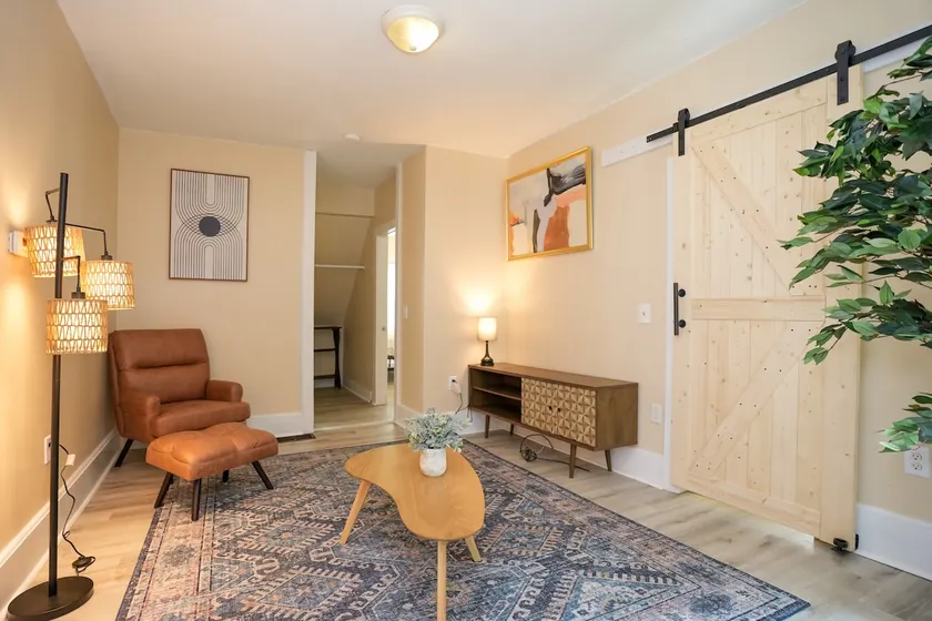 Spacious Massachusetts Apartment - Image 1