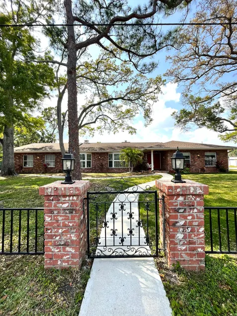 Paradise St. Pete Large Home - Image 1