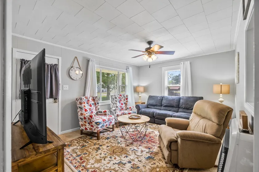 Newly Renovated 4 Bed Home in Quiet Neighborhood - Image 1