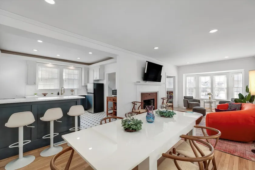 Sleeps 14! 10 Mins to Downtown + Driveway Parking - Image 1
