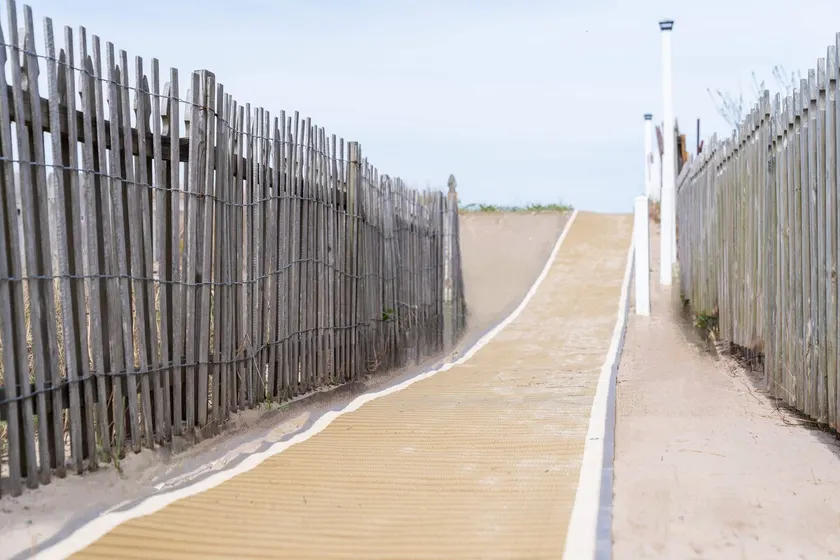 7 Night/Private Beach Path/Dock/Ramp/Dog Friendly - Image 1