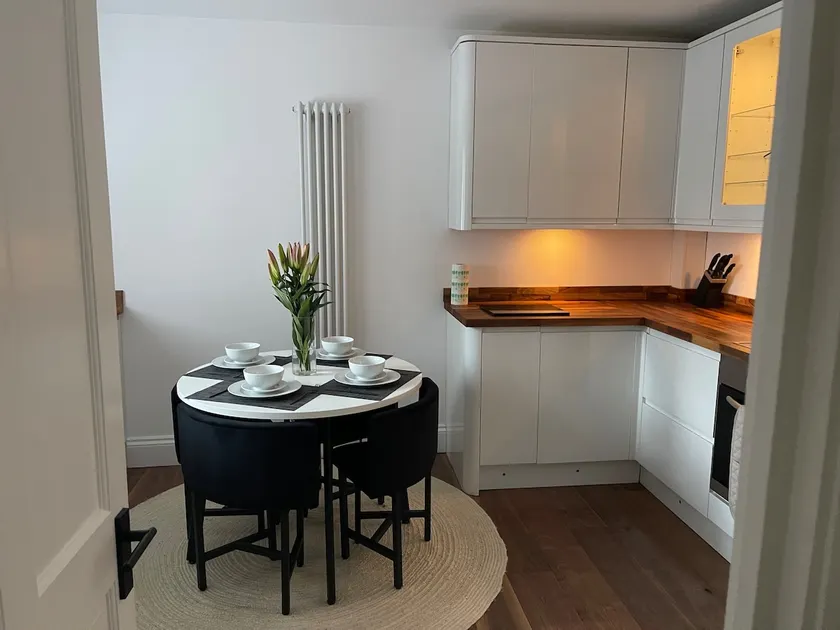 Modern apartment in Barnes, near river & station - Image 1