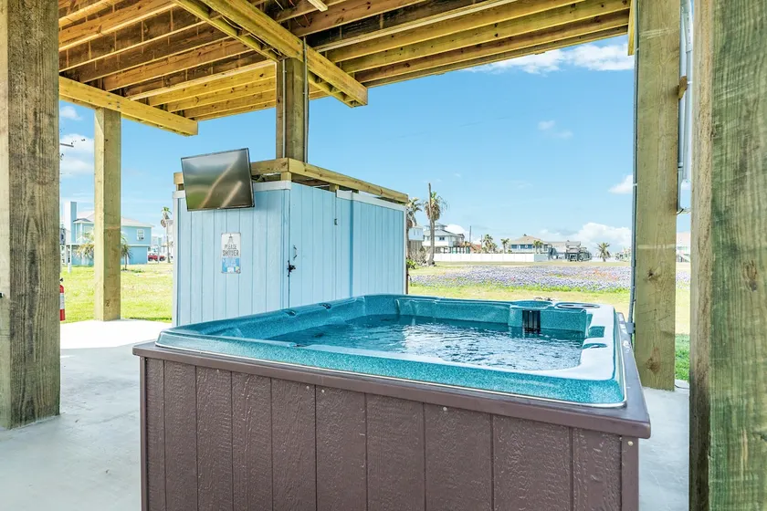 Hot Tub, Stunning Views! The Breezy Blue House - Image 1