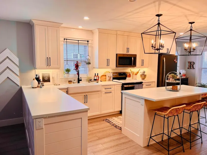 Bright open concept duplex - Image 1