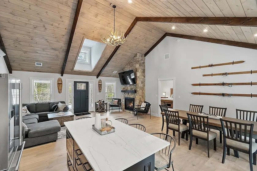 White MountainLodge-Sleeps 9-Summer Fun! - Image 1