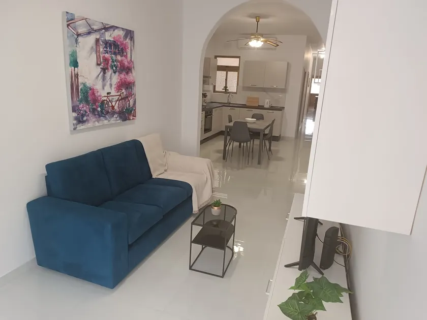 Seaside Stylish and Spacious 2-bedroom Apartment - Image 1